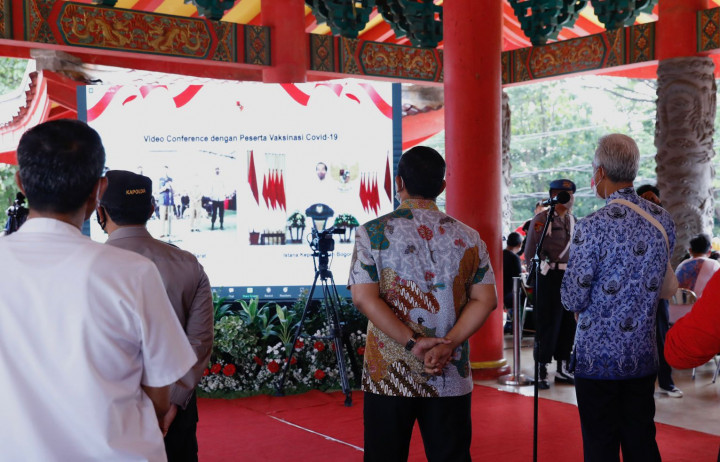 Jokowi Puji Ganjar Capaian Vaksinasi di Jateng Tinggi