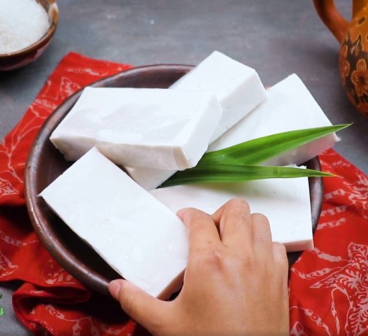 Mudah kok buat es gabus. Cukup lima bahan saja kok! (Foto: Dok. Endeus TV)