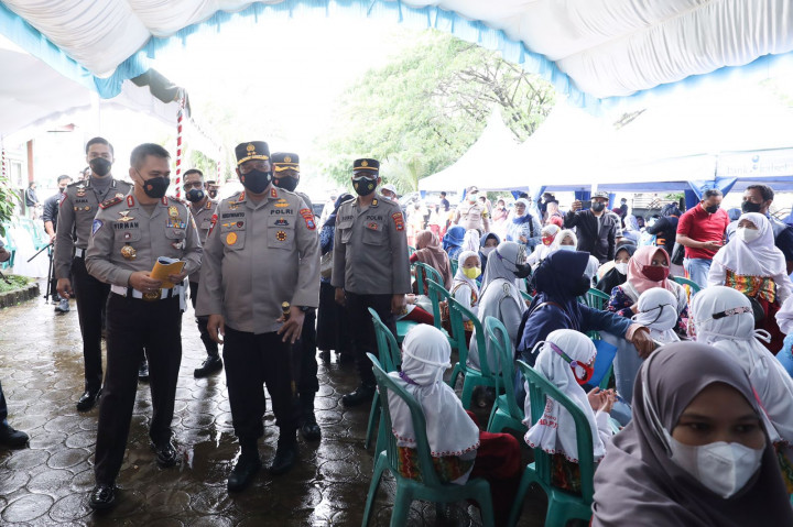 Kakorlantas Polri Tinjau Sentra Vaksinasi di Kalimantan Selatan, Targetkan 21.500 Dosis