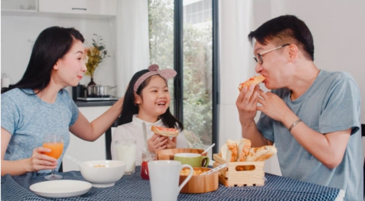 Menu Ideal dan Waktu yang Tepat Memberikan Sarapan ke Anak