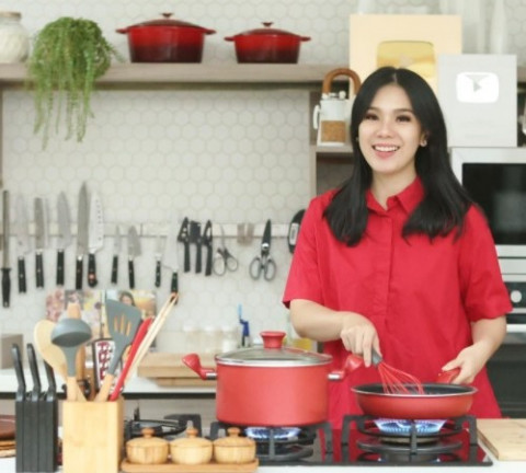 Chef Devina Hermawan Pamer Pisau Rp42 Juta, Netizen: Harusnya Bisa Memotong Rantai Kemiskinan