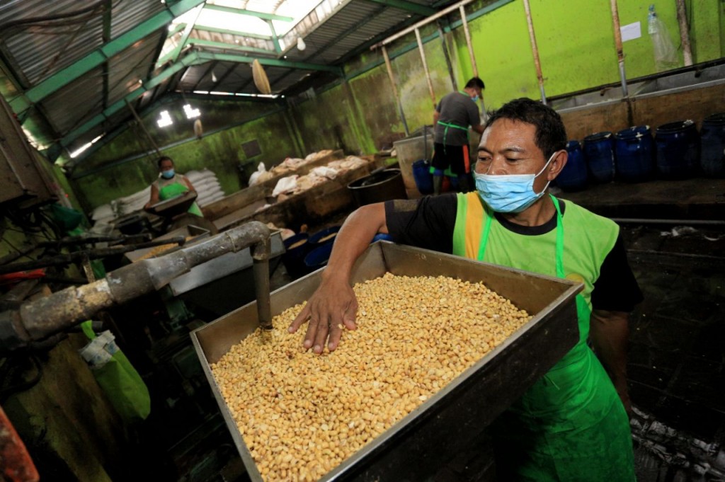 Ilustrasi produsen tahu dan tempe di Bandung - - Foto: Medcom/ Roni K