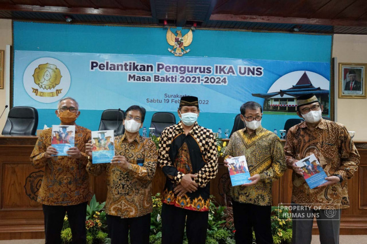 Rektor Lantik Pengurus IKA UNS Periode 2021-2024