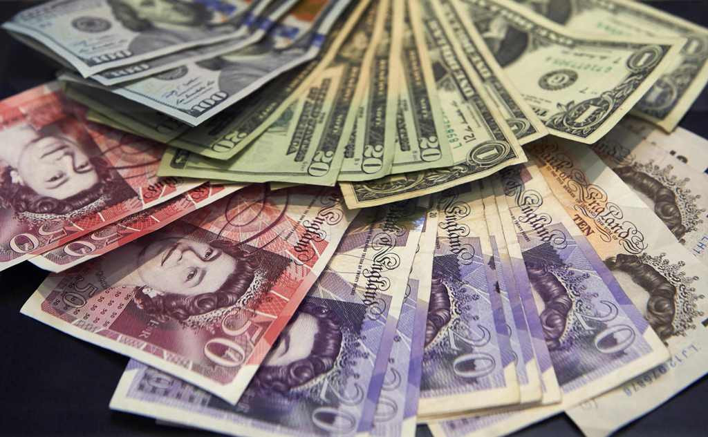 Mata uang poundsterling Inggris. Foto: AFP.