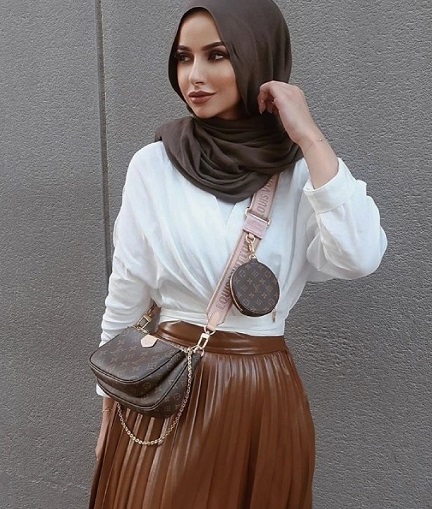 Rok plisket sangat mudah dipadupadankan dengan busana apa pun, (Foto: Dok. Instagram/@sohamt)