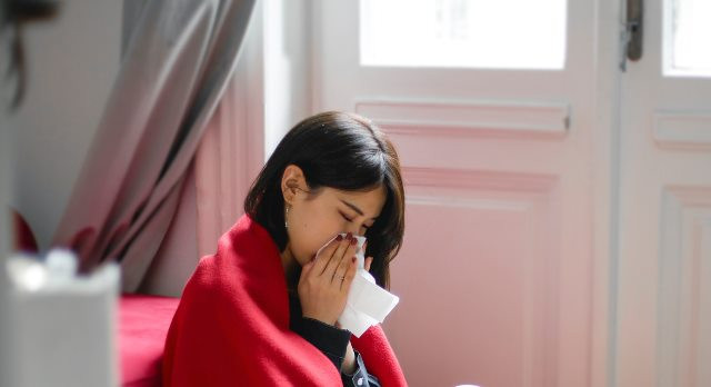 9 Gejala Omicron bagi yang Lengkap Vaksinasi dan 2 Tanda Awalnya