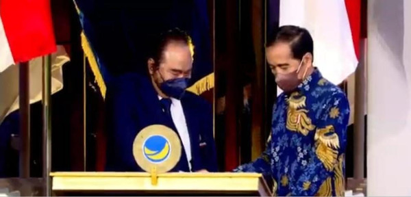 Jokowi Resmikan NasDem Tower