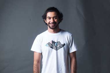 Reza Rahadian jadi Penyanyi, Bawakan Soundtrack Garis Waktu