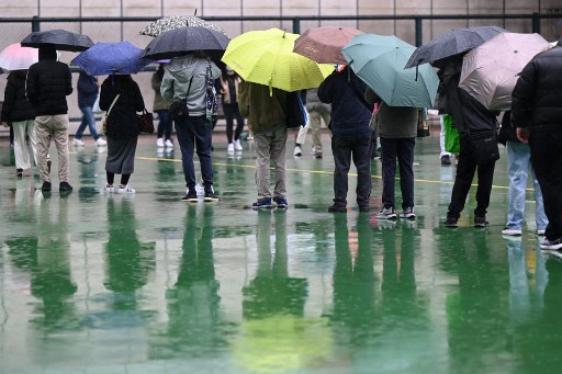 Hong Kong Perintahkan 7,5 Juta Warganya Wajib Ikut Tes Covid-19