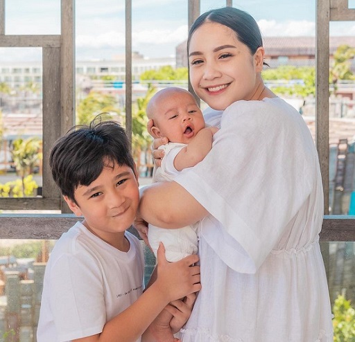 Gigi memiliki dua anak laki-laki dengan perbedaan usia enam tahun. (Foto: Dok. Instagram/@raffinagita1717)