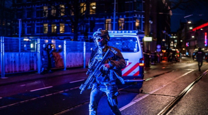 Penyanderaan Toko Apple Amsterdam Berakhir ketika Sandera Kabur, Pelaku Ditabrak