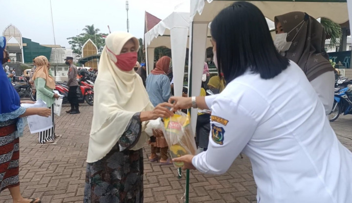 Ratusan Warga Tebing Tinggi Antre Minyak Goreng Murah