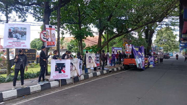Terdakwa Kasus Kekerasan Seksual SMA SPI Batu Tak Ditahan, Warga Unjuk Rasa