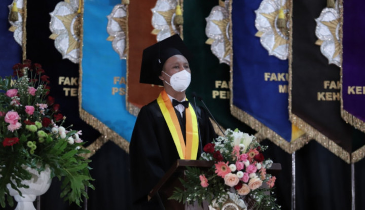 Kisah Mengharukan Giri, Mahasiswa Disabilitas Netra Lulus Sarjana di UGM