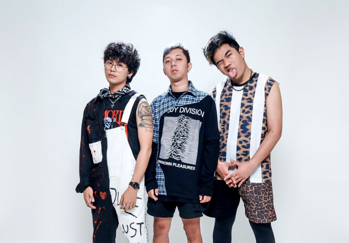 Pengaruh Sum41 dan Blink-182 di Album Perdana Anarcute