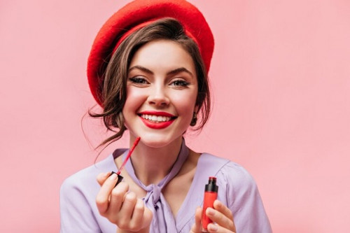 Ada baiknya sebelum memilih lipstik cair yang bagus kamu mencari tahu soal kualitas dari lipstik tersebut. (Foto: Ilustrasi. Dok. Freepik.com)
