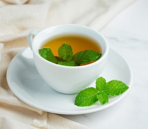 Teh daun mint yang menyegarkan ini dapat merangsang produksi empedu di perut, yang membantu pencernaan dan mengurangi ketidaknyamanan. (Foto: Ilustrasi. Dok. Freepik.com)