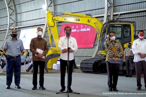 Jokowi Tinjau Vaksinasi di Sejumlah Kawasan Industri