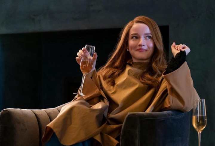 Inventing Anna Jadi Serial Netflix Paling Banyak Ditonton Setelah Perubahan Rating