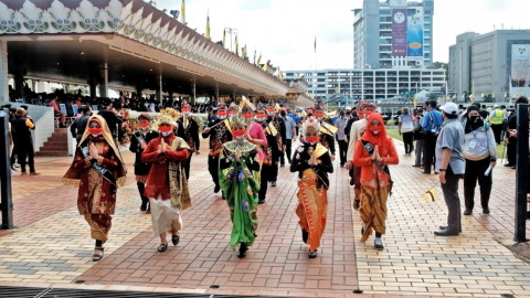 Colorful Indonesian Culture in Celebrating National Day of Brunei Darussalam
