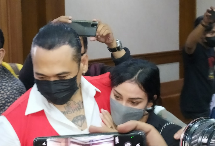 Nora Berharap Jerinx Kuat Divonis 1 Tahun Penjara