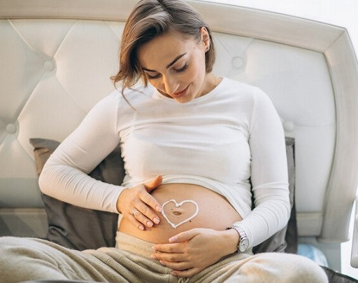 Meski stretch marks bersifat permanen, tapi Moms masih bisa mencegah dan memperbaiki kerusakan kulitnya. (Foto: Ilustrasi. Dok. Freepik.com)