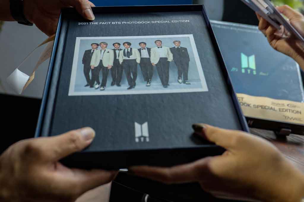 Diskon 30% untuk Pembelian Photobook BTS Pakai Livin' by Mandiri