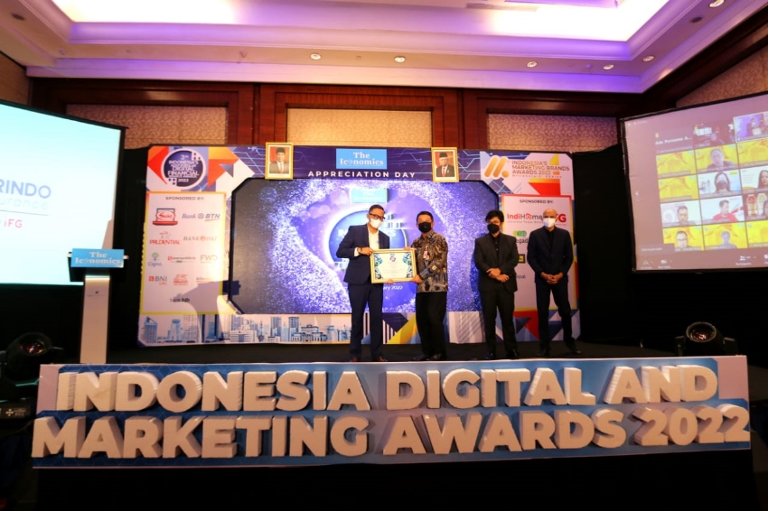 JakCard dan JakOne Mobile meraih penghargaan Popular Digital Brand