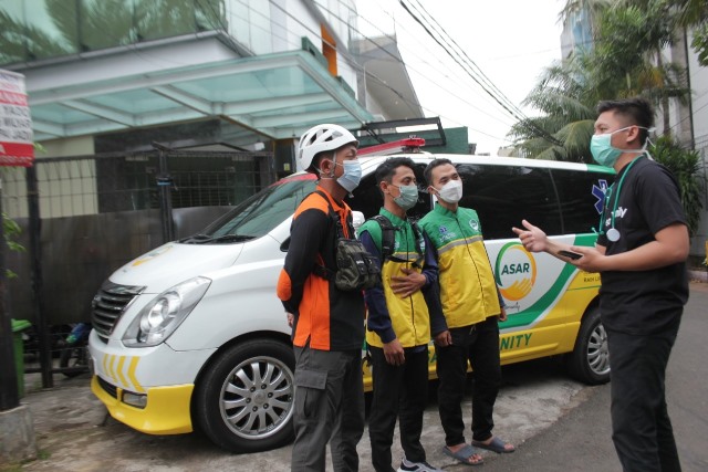 Briefing Tim Relawan ASAR Humanity sebelum diberangkatkan ke Pasaman Barat, Jumat sore. (Foto: Dok. ASAR Humanity)