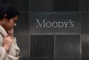 Moody's Siap Turunkan Peringkat Kredit Rusia dan Ukraina