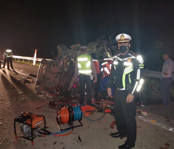 Kecelakaan Minibus vs Truk di Tol Bakauheuni-Terbanggi Besar, 2 Orang Tewas
