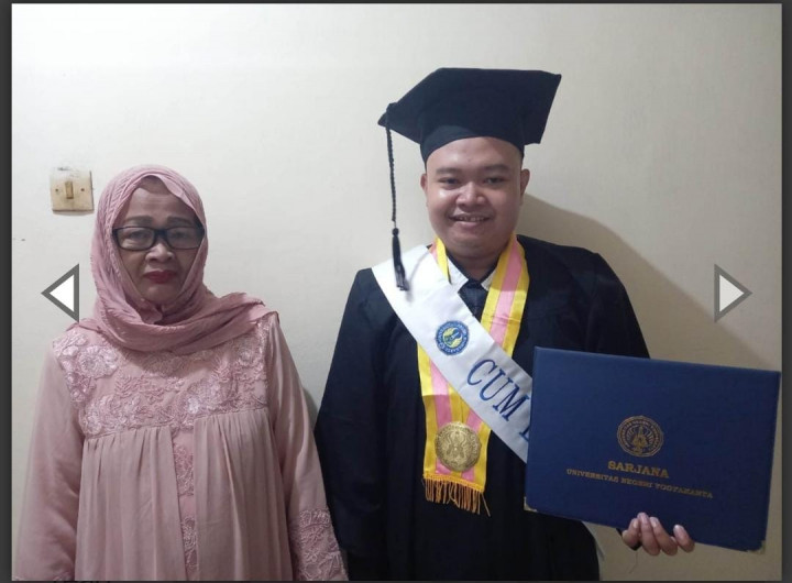 Nyaris DO karena Verbal <i>Bullying</i>, Kini Rizki Jadi Wisudawan Terbaik UNY