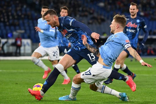 Suasana laga Lazio vs Napoli. (Vincenzo PINTO / AFP)