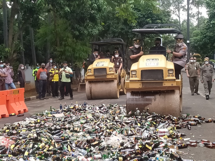 Pemkot Tangerang Musnahkan 4.837 Miras