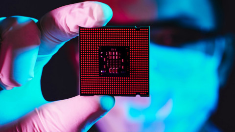Intel dan AMD Setop Pasokan Prosesor ke Rusia