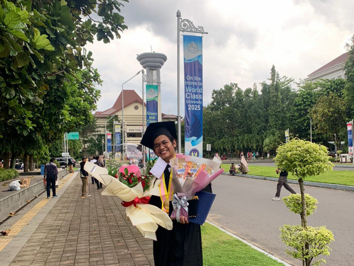 Hafidh, Mahasiswa Tuli di UNY dengan Segudang Prestasi