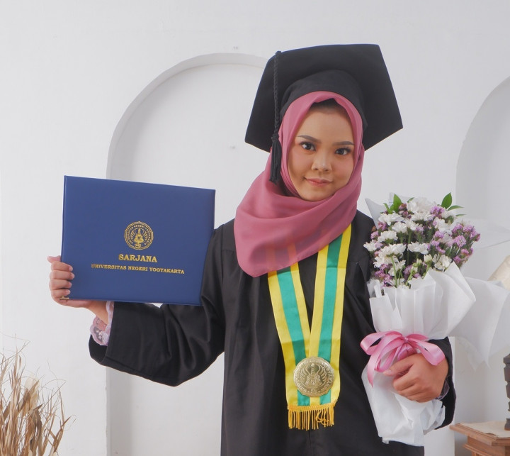 Perjalanan Devita, Gadis Difabel Lulus dengan IPK 3,5 dari UNY