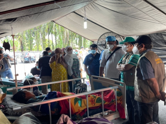 Rektor Universitas Andalas (Unand) Yuliandri meninjau langsung lokasi terdampak gempa bumi di Kabupaten Pasaman dan Pasaman Barat, Sumatra Barat. DOK Unand