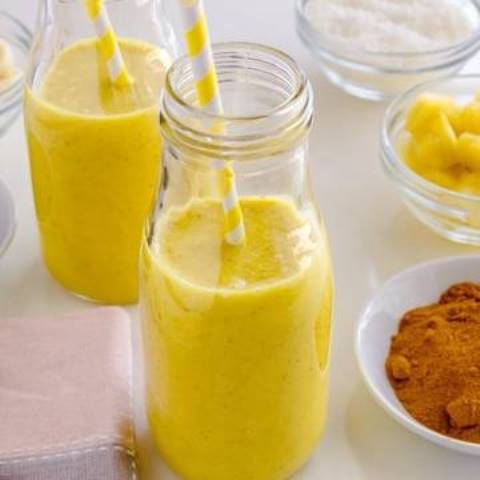Yuk coba membuat resep smoothies nanas kelapa. Dijamin rasa enaknya unik. (Foto: Dok. Endeus TV)