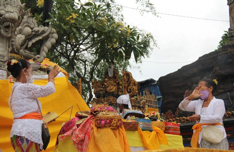 Ilustrasi--Pelaksanaan upacara Melasti dalam menyambut hari raya Nyepi di Pura Kahyangan Jagat Kerthi Buana, Way Lunik, Bandar Lampung, Selasa 1 Maret 2022. Lampost/Andi