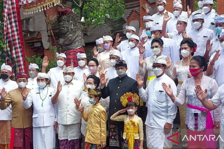 Anies Siap Cari Solusi Kekurangan Guru Agama Hindu di Jakarta