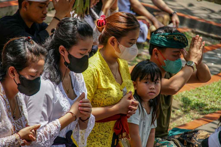Potret Umat Hindu Nyepi di Pura Rawamangun