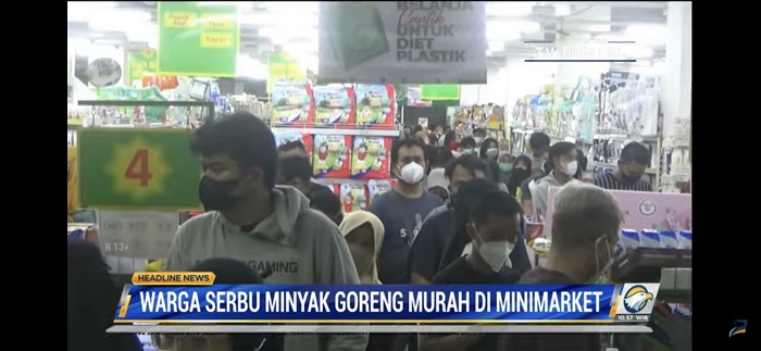Warga serbu minyak goreng murah di minimarket. Foto: Dok/Metro TV