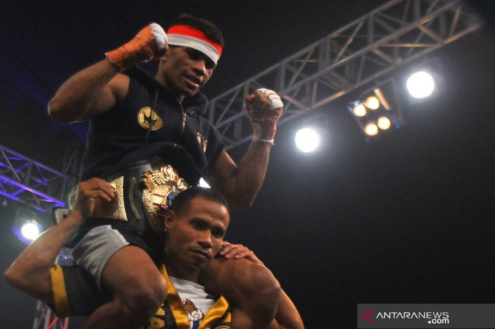 Ongen Saknosiwi Pukul Jatuh Petinju Thailand