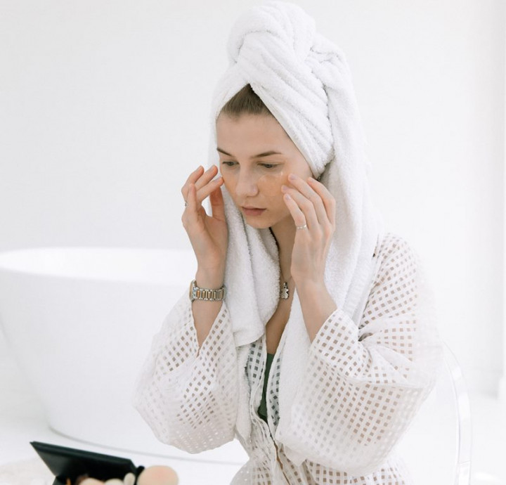 Kulitmu Bergelambir? Ini Beberapa Cara Mengencangkannya