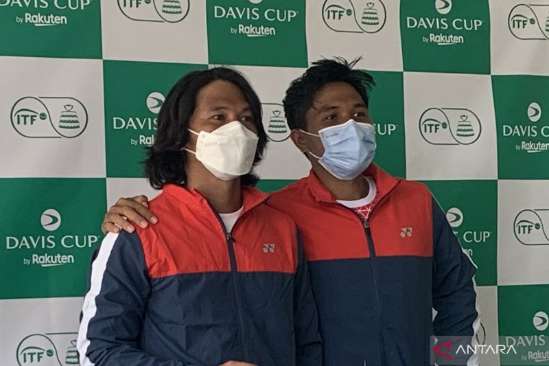 Christoper Rungkat (kiri) bersama M. Rifqi Fitriadi (kanan). (Foto: ANTARA/ Arindra Meodia)