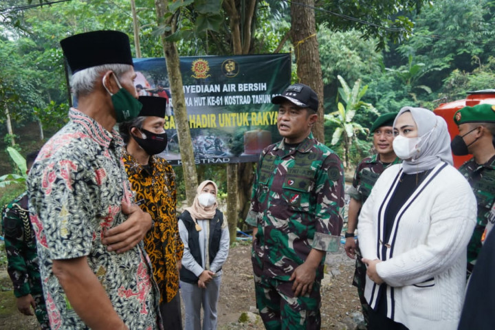 Pangkostrad Tinjau Pembangunan Penyediaan Air Bersih di Desa Karawang
