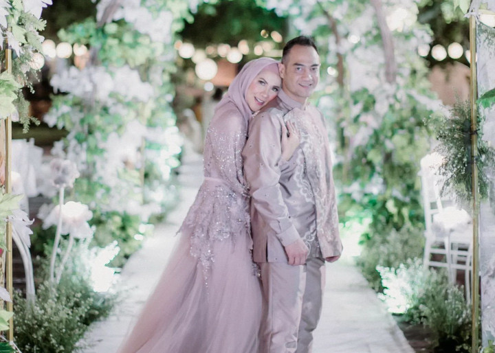Venna Melinda dan Ferry Irawan Resmi Menikah dengan Maskawin Berlian