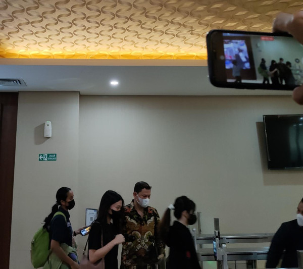 Kekasih Indra Kenz Diperiksa Polisi