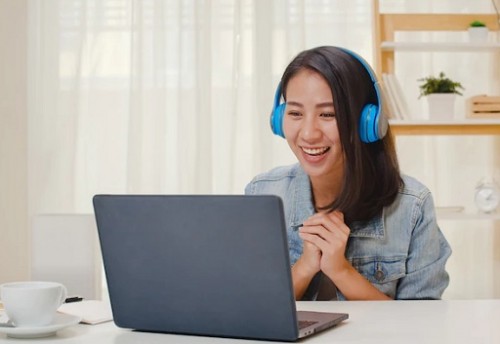 Jaga Kesehatan Pendengaran, Segini Volume Ideal  saat Pakai <i>Headset</i>